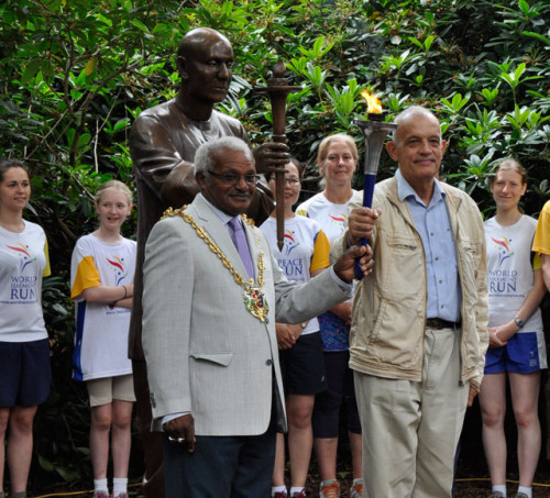 ipswich-mayor-statue-srichinmoy