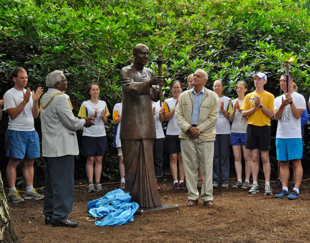 Statue of Sri Chinmoy in Ipswich